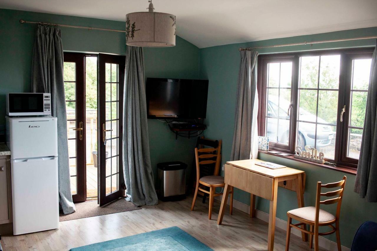 Bronllys Farm Coastal Self-Catering Appartement Llanelli Buitenkant foto